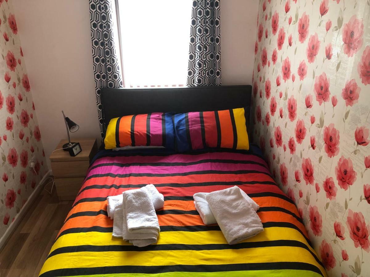 Claire’s AirBNB 2 Belfast Extérieur photo